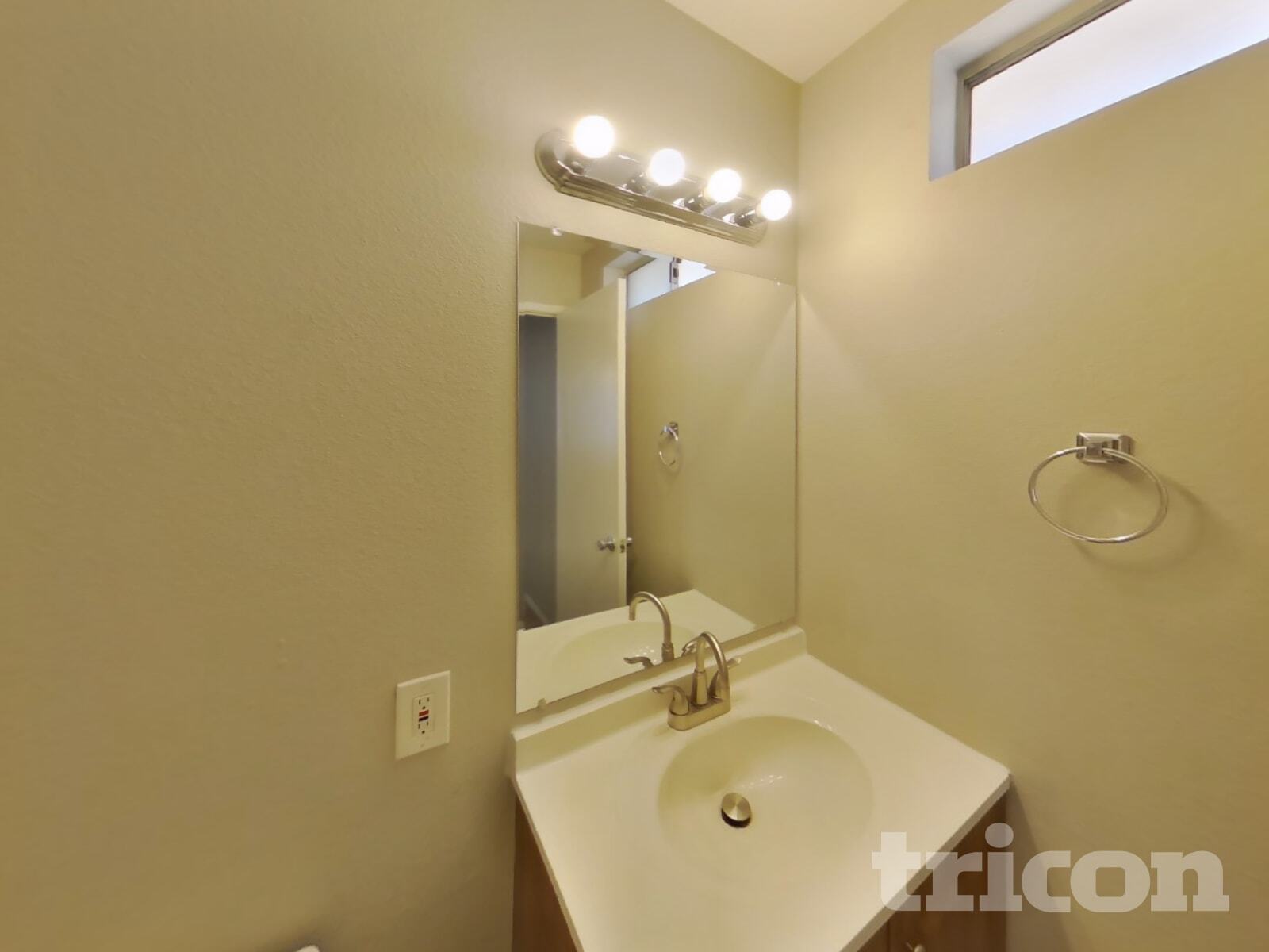 Building Photo - 5651 W Cheryl Dr