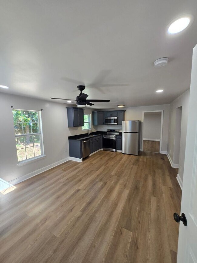 Building Photo - Spacious Single-Family Home in Chattanooga...