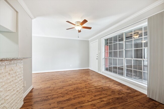 Primary Photo - 201 Emerson St