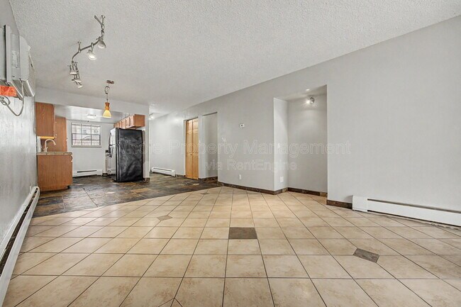 Building Photo - 1021 Carr St