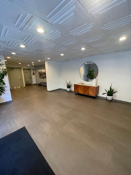 Building Photo - 960 Larrabee St