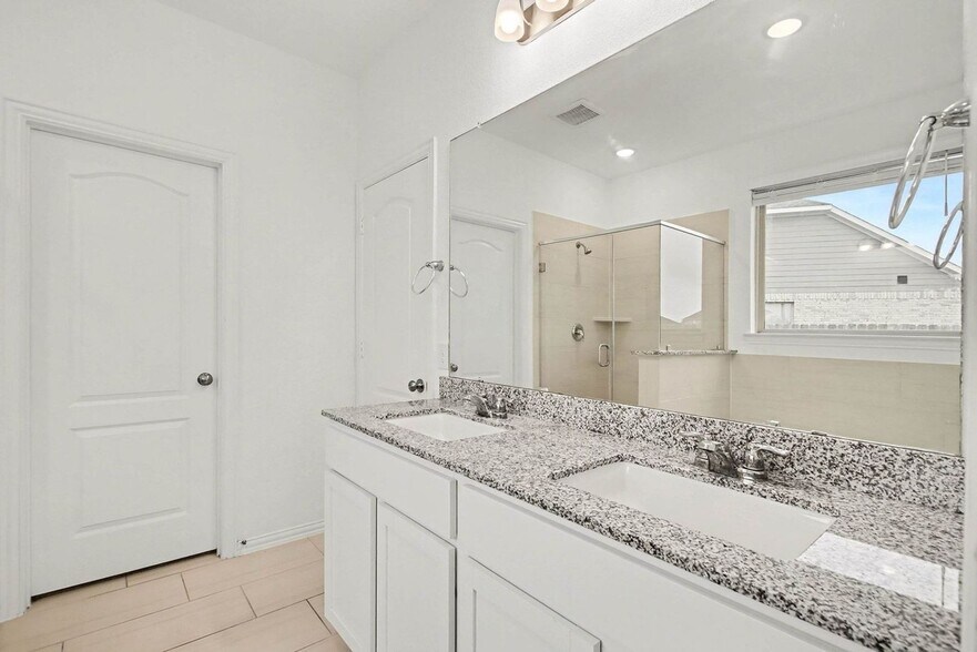 Building Photo - 8114 Royal Palm Ct