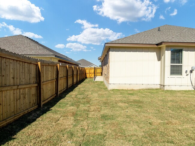 Building Photo - 5104 Rose Gdn Lp