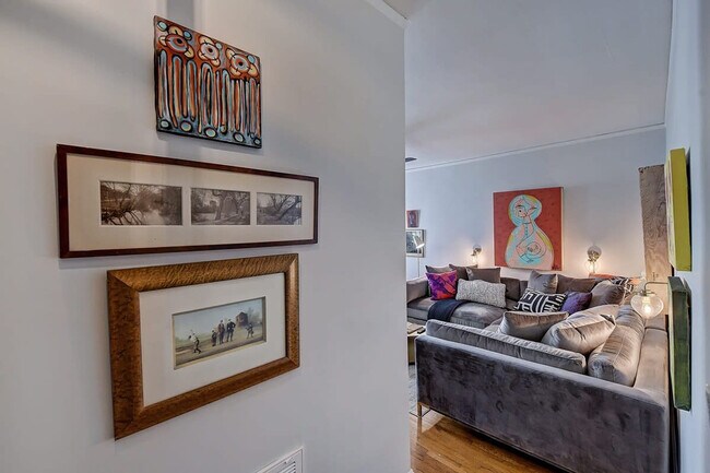 Building Photo - 518 Lamar Ave