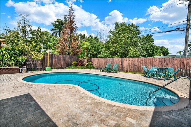 Building Photo - 5901 SW 45th St