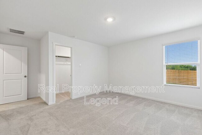 Building Photo - 216 Asterwood Ln