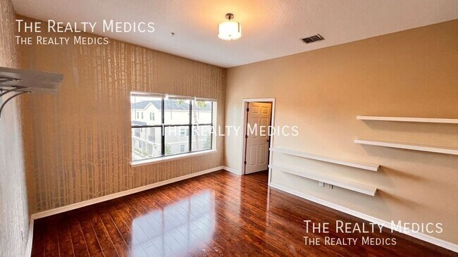 Building Photo - 3732 Avalon Park E Blvd