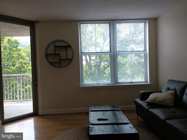 Building Photo - 11800 Sunset Hills Rd