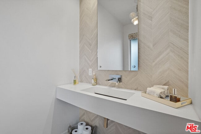 Building Photo - 30479 Morning View Dr