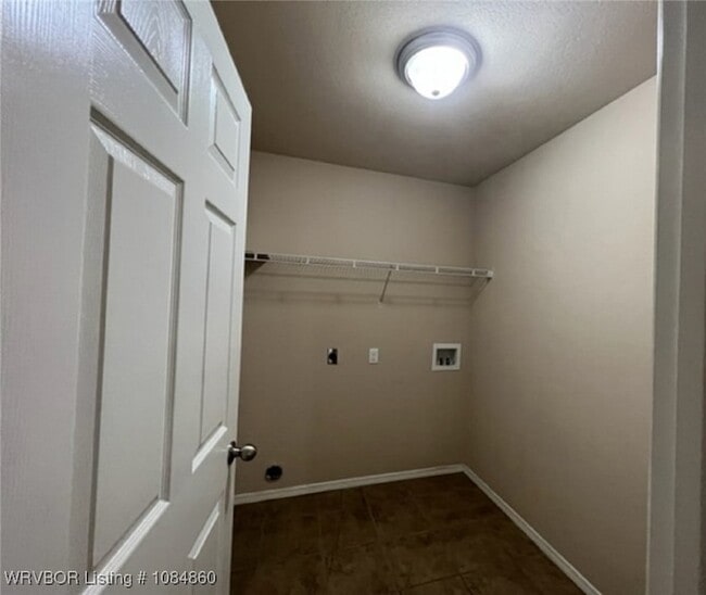 Building Photo - 8214 Huntington Way