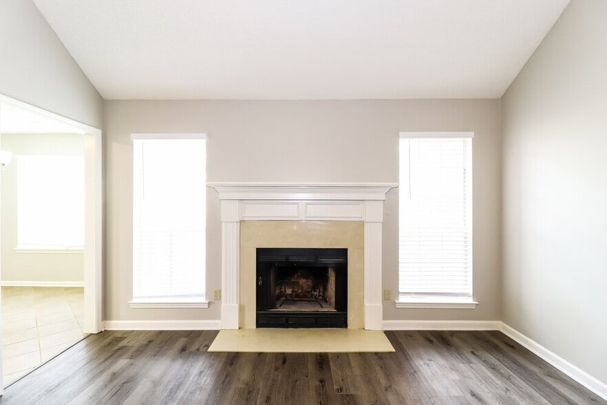 Building Photo - 6962 Lagrange Cir N