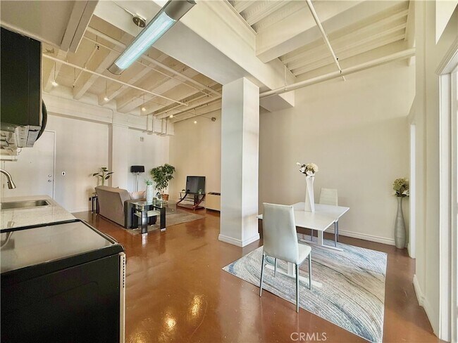 Building Photo - 312 W 5th St