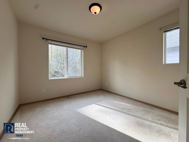 Building Photo - 3BR Silver Creek Home w/ Loft, Fireplace & 2-Car Garage!!