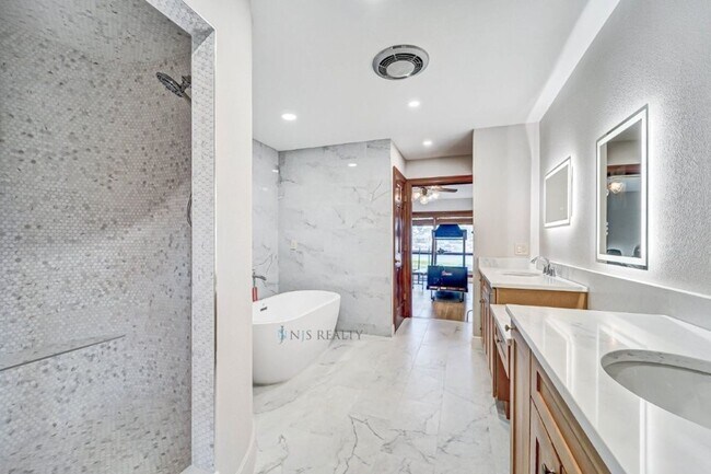 Building Photo - 5060 Porpoise Pl