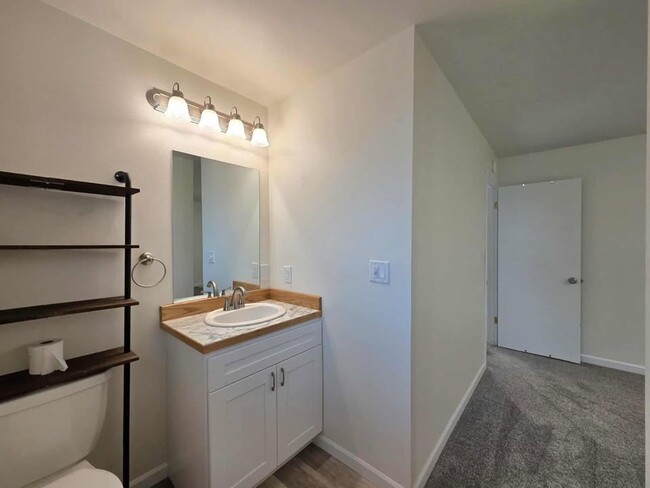 Building Photo - Stunning 4 Bedroom, 3 Bathroom Home, with ...