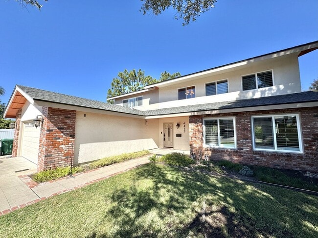 Building Photo - Prestigious Home In Beautiful Del Cerro ~ 5 Bedroom / 3 Bathroom House!!!