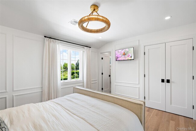 Building Photo - 4 Carriage Ln