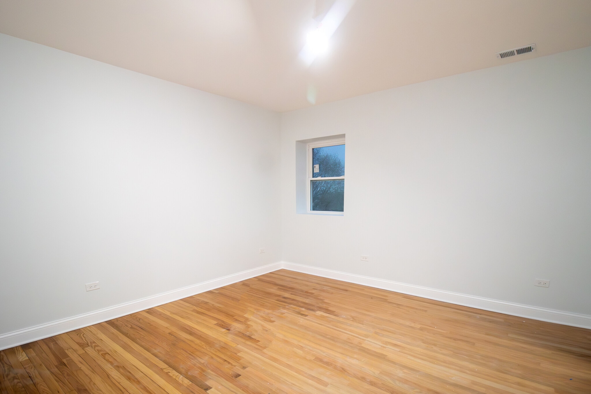 Building Photo - 649 E Groveland Park