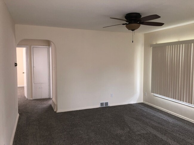 Building Photo - Charming 3-Bedroom Home Near Kenosha Dream...