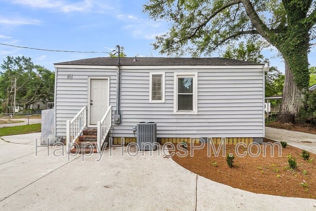 Building Photo - 2308 Aintree Ave