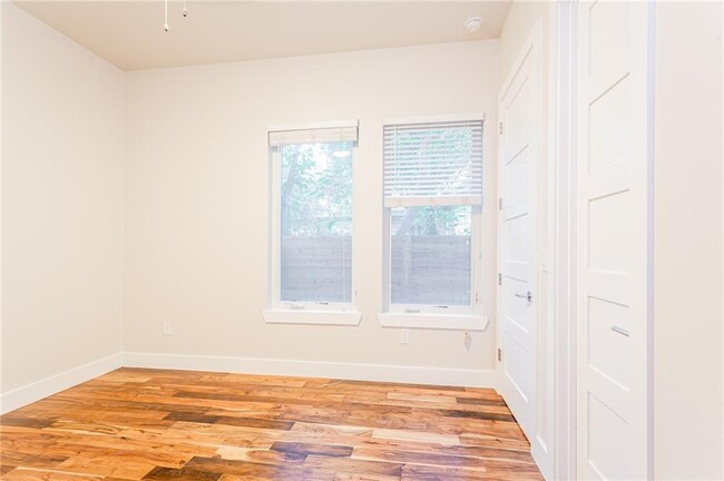 Building Photo - 2509 Del Curto Rd