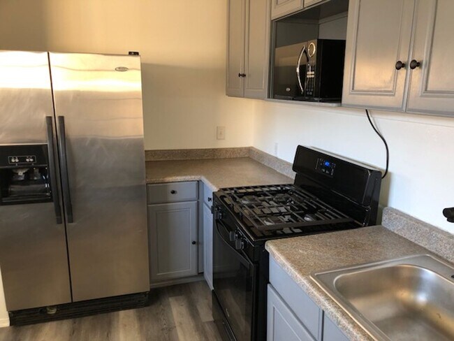 Building Photo - 4517 E Lavante St