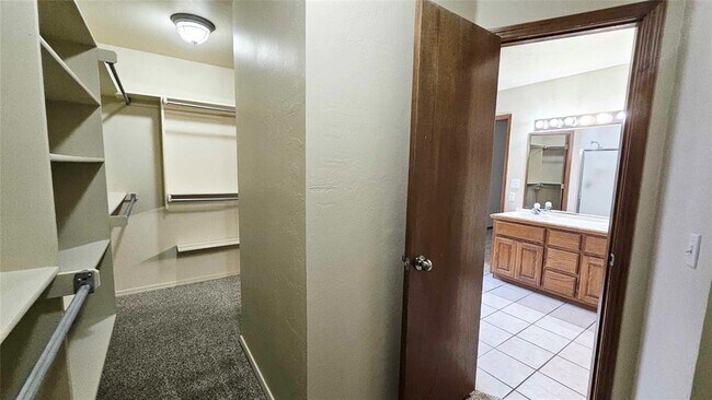 Building Photo - 417 E Plantation Terrace