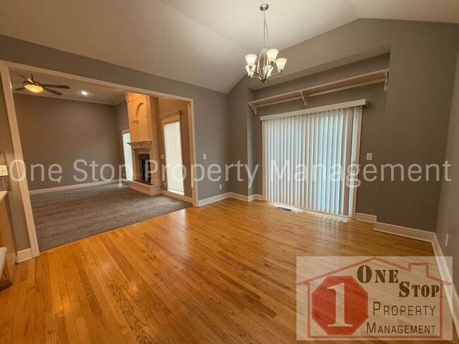 Building Photo - Gorgeous 4 Bedroom, 3 Bathroom, 3 Car Gara...