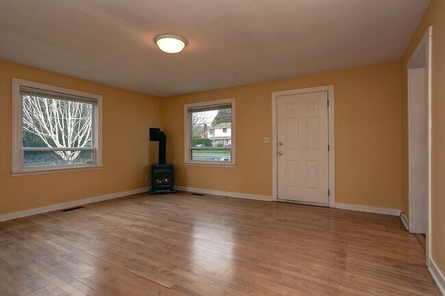 Building Photo - 2 Bed, 2 Bath Home in Historic Birchwood Neighborhood