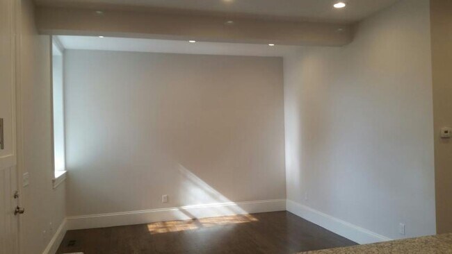 Building Photo - 3bed 4bath in Newton available in 9/1