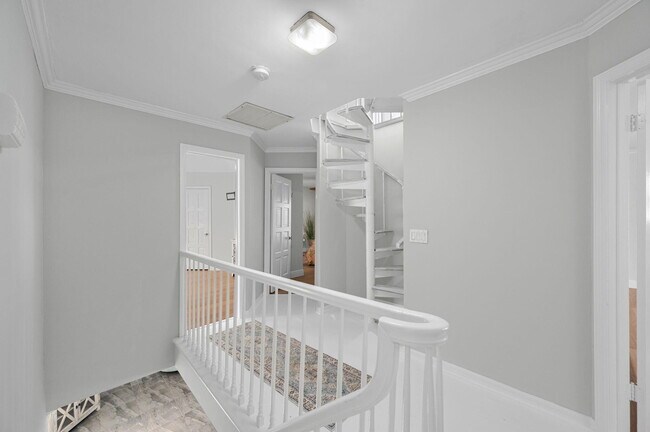 Building Photo - 121 Queen Eugenia Ct