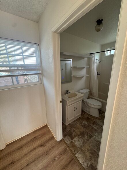 Building Photo - 6704 Nagle Ave