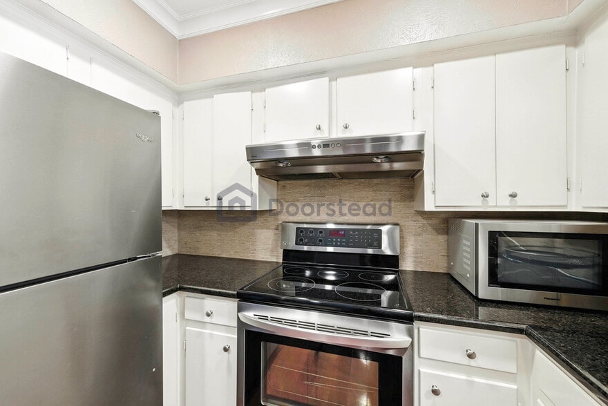 Building Photo - 6009 Sandhurst Ln