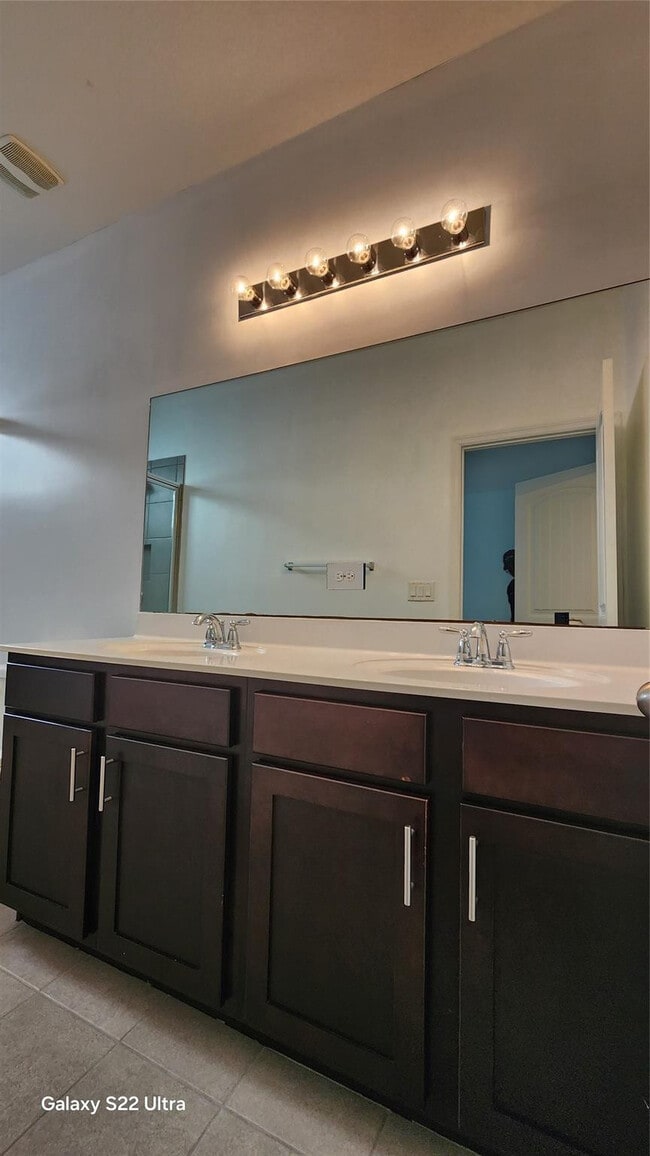 Building Photo - 3364 NW 10th Ave