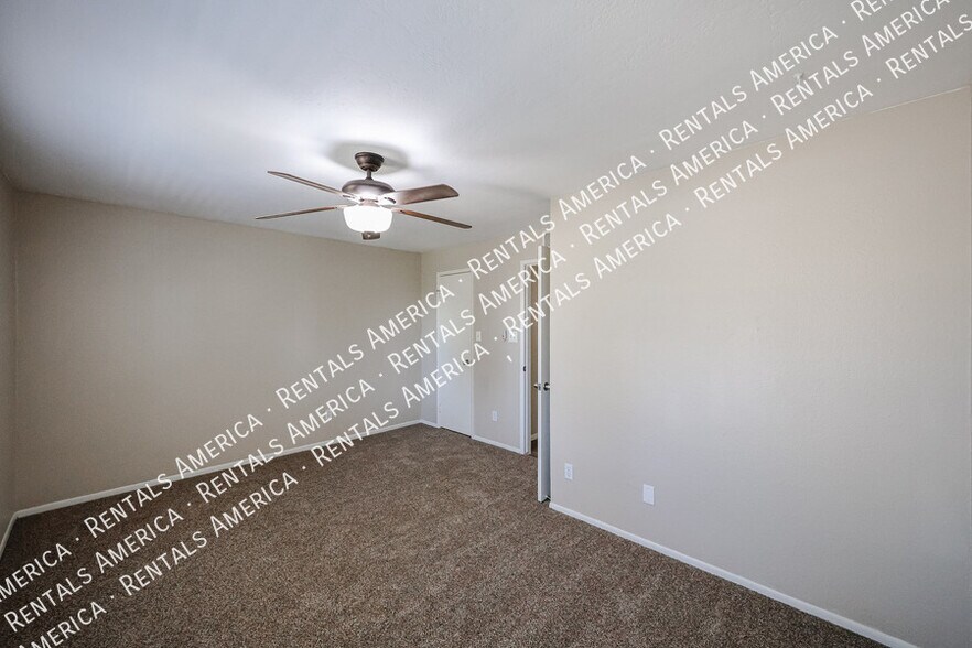 Building Photo - 4555 W Continental Dr