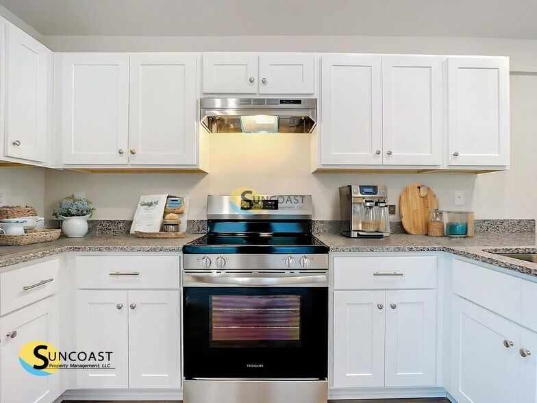 Building Photo - 16262 Tanglewood Ave