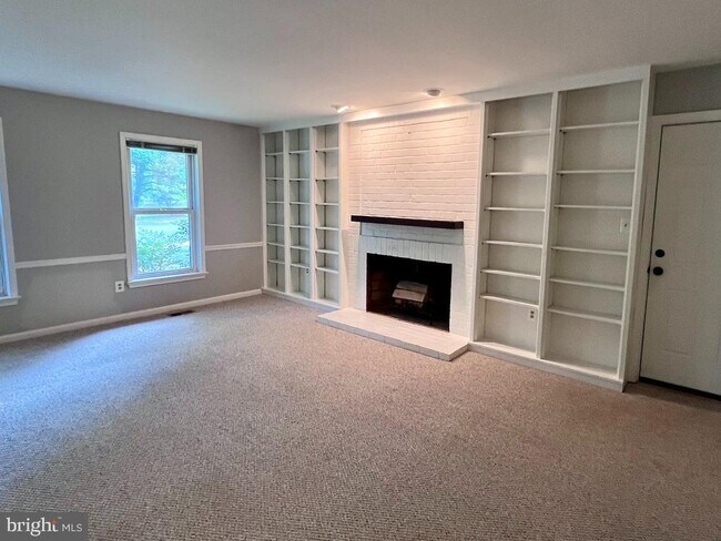 Building Photo - 9101 Streamview Ln