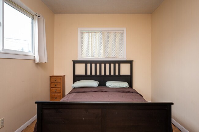 Building Photo - 1040 NE 78th Ave