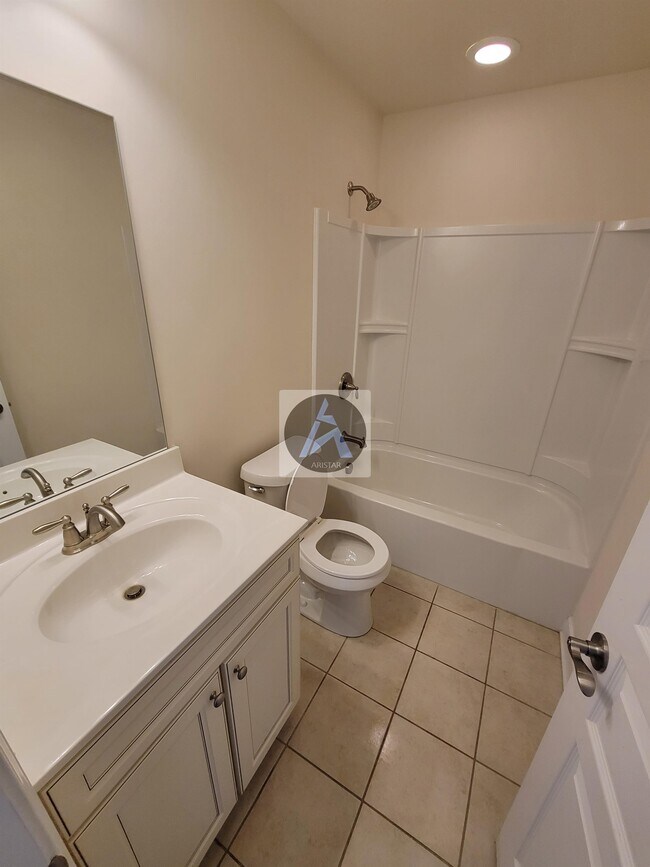 Building Photo - 1008 Applegate Dr