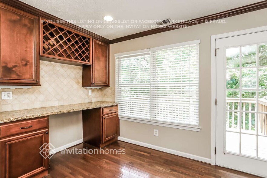 Building Photo - 3020 Maple Dr NW