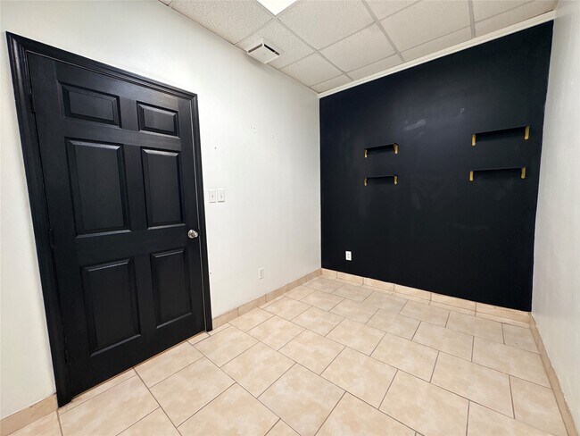 Building Photo - 2036 Avenue F