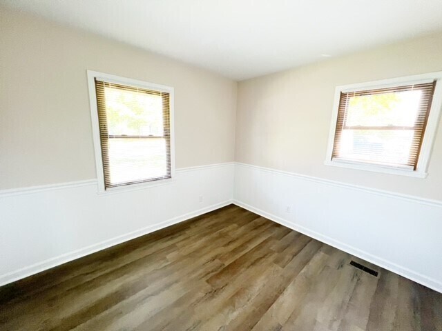 Building Photo - 2656 Calbert Dr