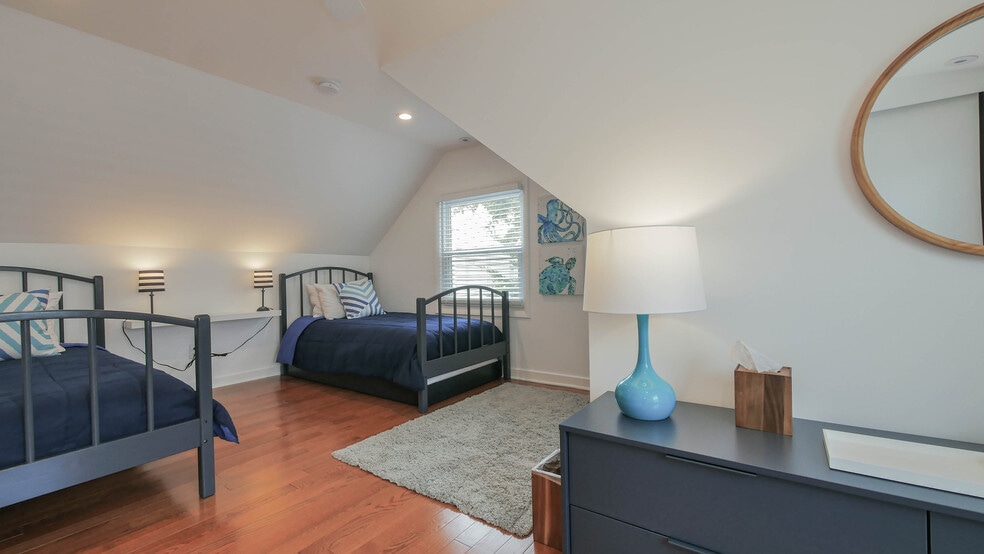 Building Photo - 12 N Delavan Ave