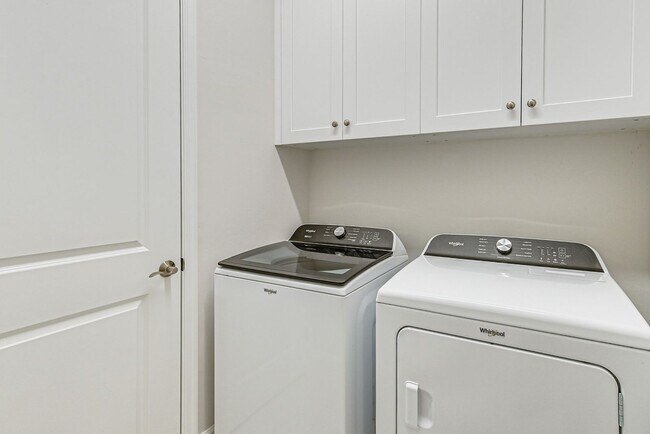 Building Photo - 6983 Saona CT