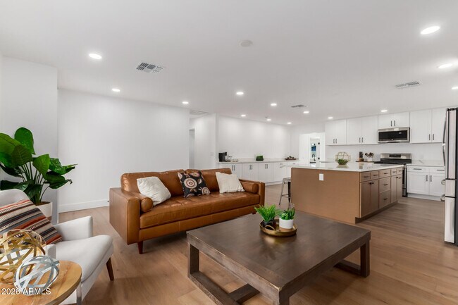 Building Photo - 8401 E San Miguel Ave