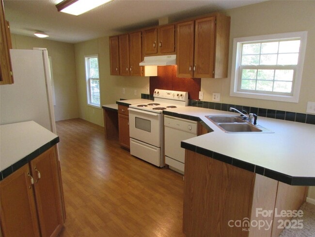 Building Photo - 293 Sailwinds Rd