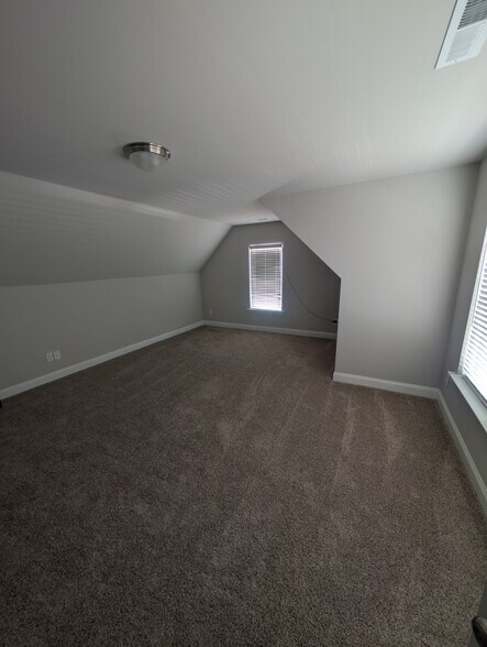 Building Photo - 3209 Grapevine Ct W