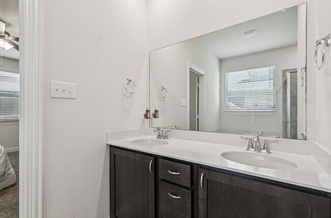Building Photo - 2913 Cerro Ranch Rd