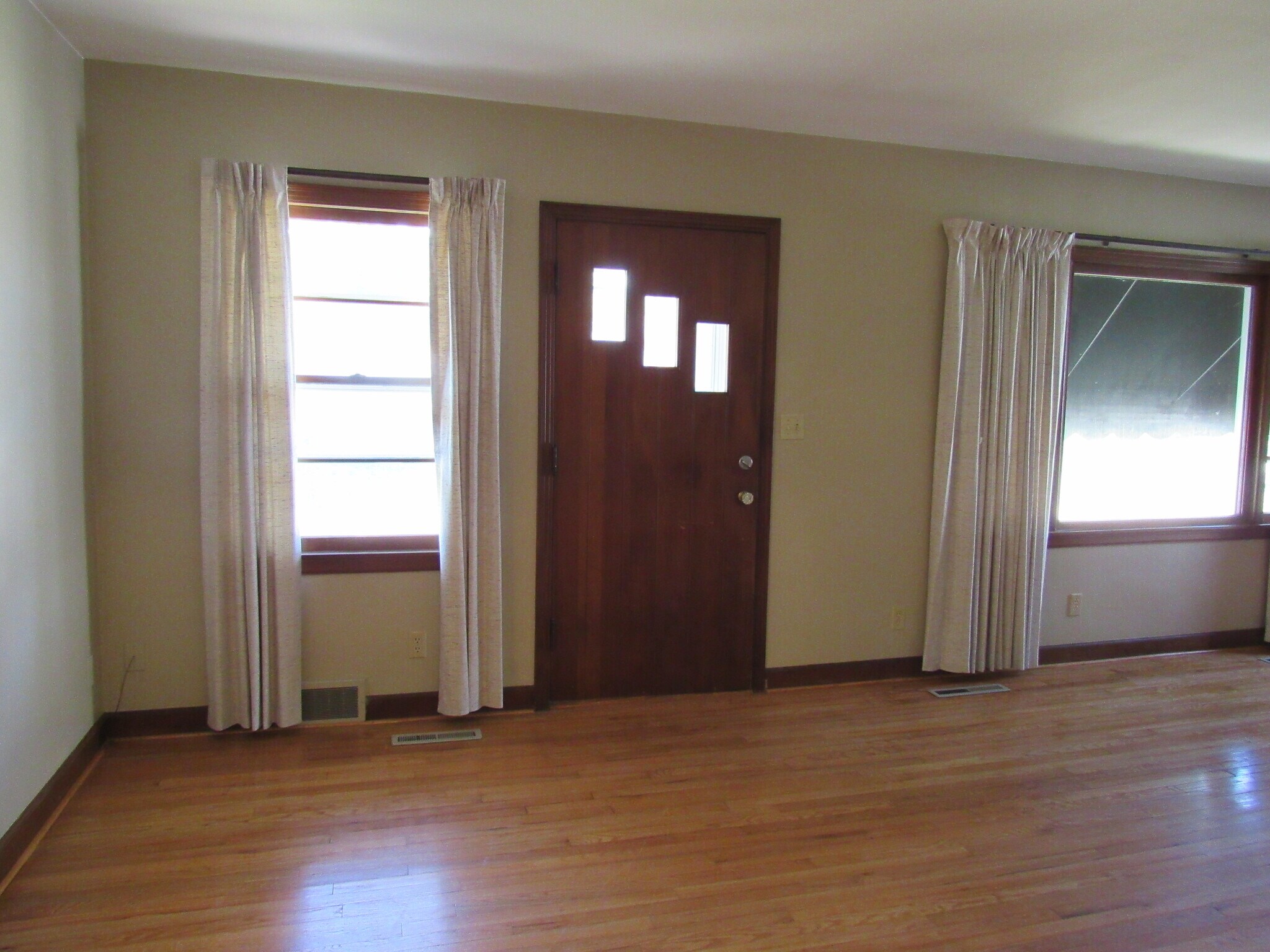 Building Photo - 1605 Broadlawn Ave