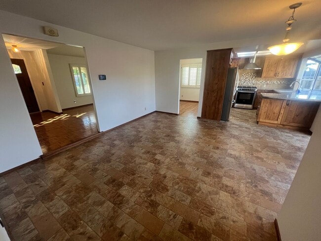 Building Photo - Beautiful 4 bed 2 bath home in Sunnyvale. Must see!